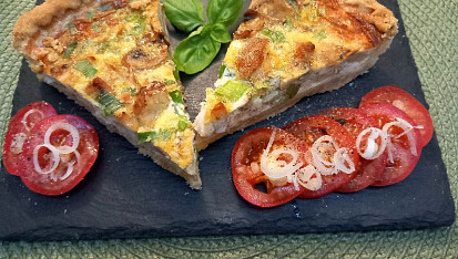 Quiche s kuřecím masem a žampiony