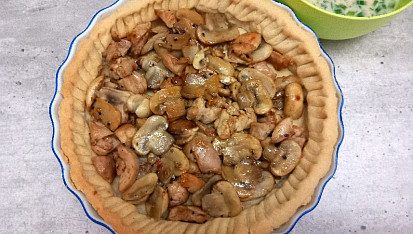 Quiche s kuřecím masem a žampiony