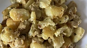 Zapečené gnocchi se žampiony, kuřecím masem a uzeno-sýrovou omáčkou