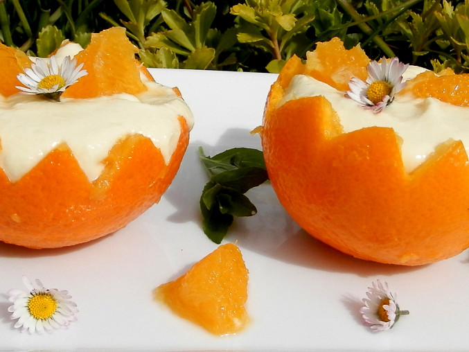 Pomerančový krém v pomerančových miskách