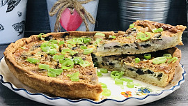Quiche s kuřecím masem a žampiony
