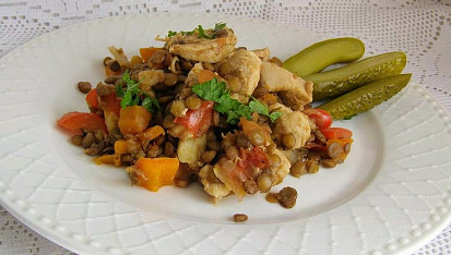 Čočka s kuřecím masem a zeleninou