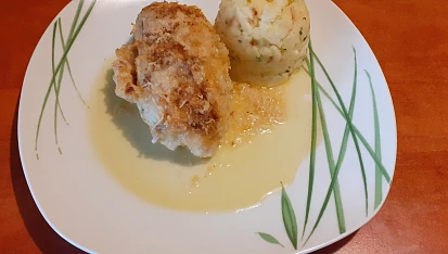 Křupavé kuřecí roládky s vůní česneku a plněné šunkou