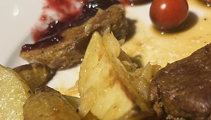 Máslové brambory s pečeným česnekem