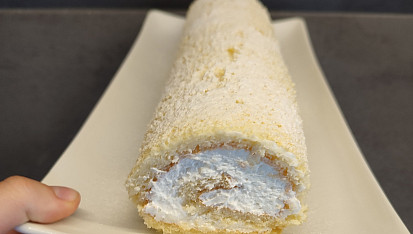 Nadýchaná piškotová roláda, Úžasný recept na roládu. Náplň jsem dělala podle sebe, ne dle receptu