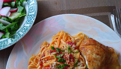 Těstoviny s mini rajčátky a parmezánem