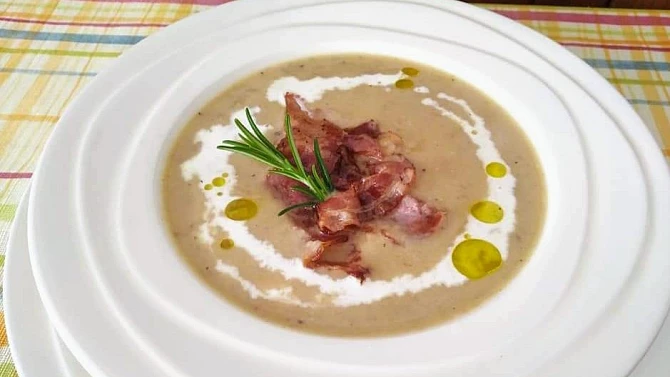 Cizrnový krém s anglickou slaninou