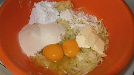 Závin z cuketového těsta