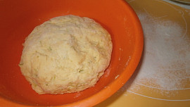 Závin z cuketového těsta