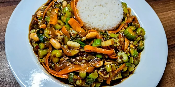 Lehce pikantní zeleninová směs s rýží