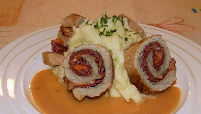 Vepřové roládky s chorizem a zeleninovou omáčkou