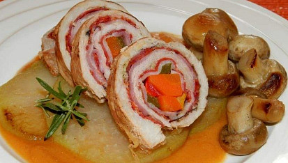 Vepřové roládky s kedlubnou a žampiony