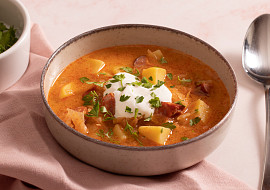 Zelná polévka s klobásou