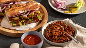 Trhané hovězí s domácí BBQ omáčkou