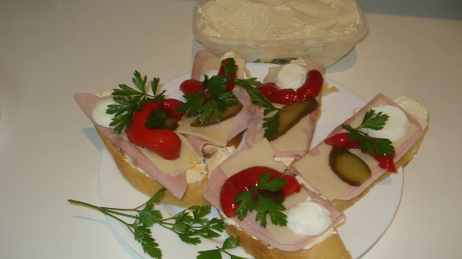 Hořčicové máslo na chlebíčky, Chlebíčky s hořčicovým máslem