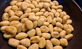 Patizonové plátky na houbách s gnocchi