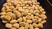 Patizonové plátky na houbách s gnocchi