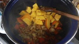 Chilli omáčka (cvrndová chilli omáčka) Chilli omáčka (cvrndová chilli omáčka)