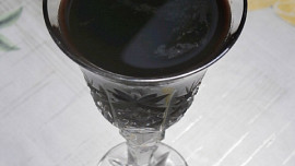 Kávový likér z bezinek Kávový likér z bezinek