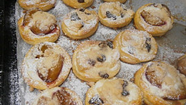 Kynuté koláče s drobenkou Kynuté koláče s drobenkou