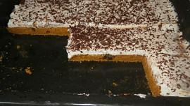 Mrkvová buchta s lučinou