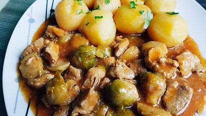 Vepřová plec s růžičkovou kapustou