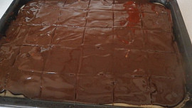 Buchta s jablky a kysanou smetanou