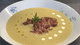 Cizrnový krém s anglickou slaninou