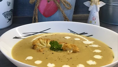 Polévka z pečeného květáku