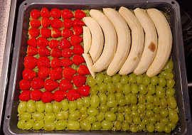 Mechový dort na plech (Vydlabaný korpus s pokladeným ovocem)