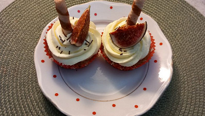 Makové cupcakes s vanilkovým krémem