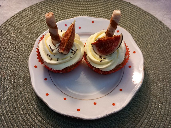 Makové cupcakes s vanilkovým krémem