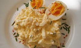 Vajíčkový salát s tvarohem a jogurtem