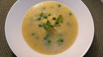 Kedlubnová polévka s bramborou a hráškem