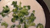 Sýrová omáčka s brokolicí bez masa