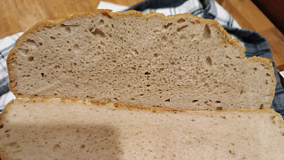 Domácí chléb ze žitné a hladké pšeničné mouky