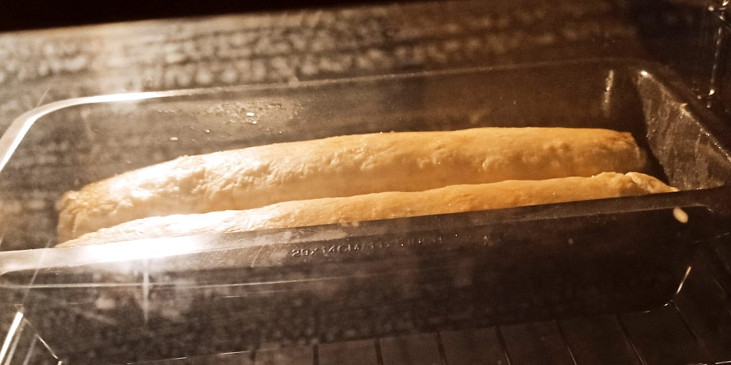 Toastový chléb domácí (Pečení začíná "spečením" dvou srolovaných…)