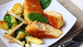 Celerovo-sýrové krokety, opečené brambory s baby špenátem a shimeji