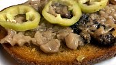 Pečené morkové kosti na česnekové topince
