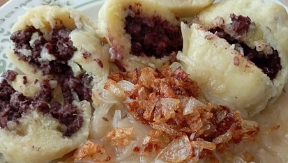 Plněné bramborové knedlíky - zabíjačkové, br.knedlíky plněné jelitem