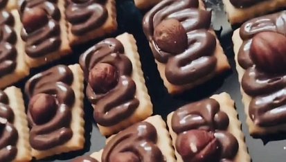 Čokoládové tyčinky s Nutellou a oříšky