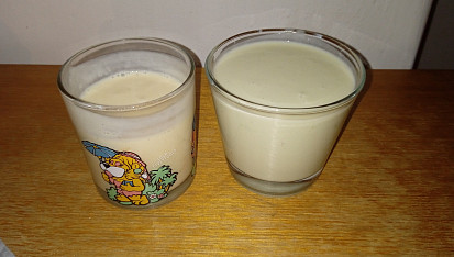 Pudinkový likér, vlevo vanilkový, vpravo pistáciový /toto už se mi nevešlo do lahve, tak jsme museli hned ochutnat