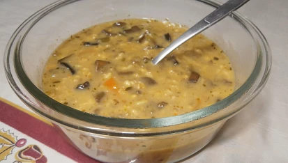 Rychlá ovesná polévka s houbami