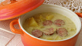Bílá zelná polévka s klobásou