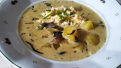 Krkonošské kyselo se sušenými houbami