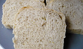 Česnekový pšenično-žitný chléb s cuketou z formy