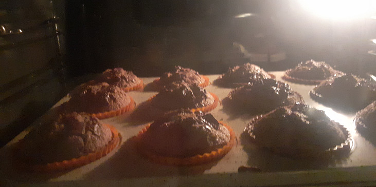 Čokoládové muffiny bez mléka (Ještě v troubě)