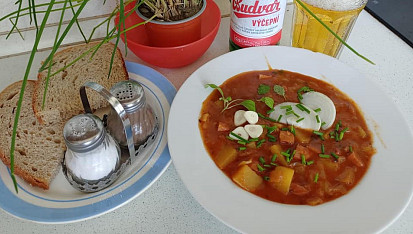 Vytuněný buřtguláš