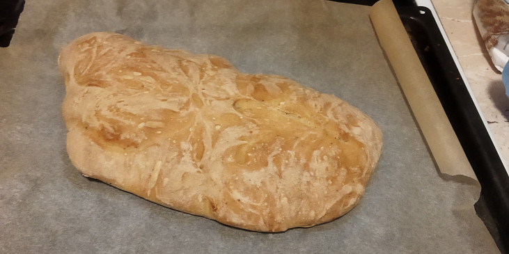 Domácí chléb bez domácí pekárny (Chléb z polohrubé mouky. Je potřeba přidat trochu…)