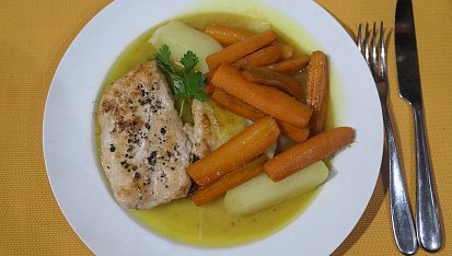 Kuře s konfitovanými bramborami a glazovanou mrkví, Kuře s konfitovanými bramborami a glazovanou mrkví